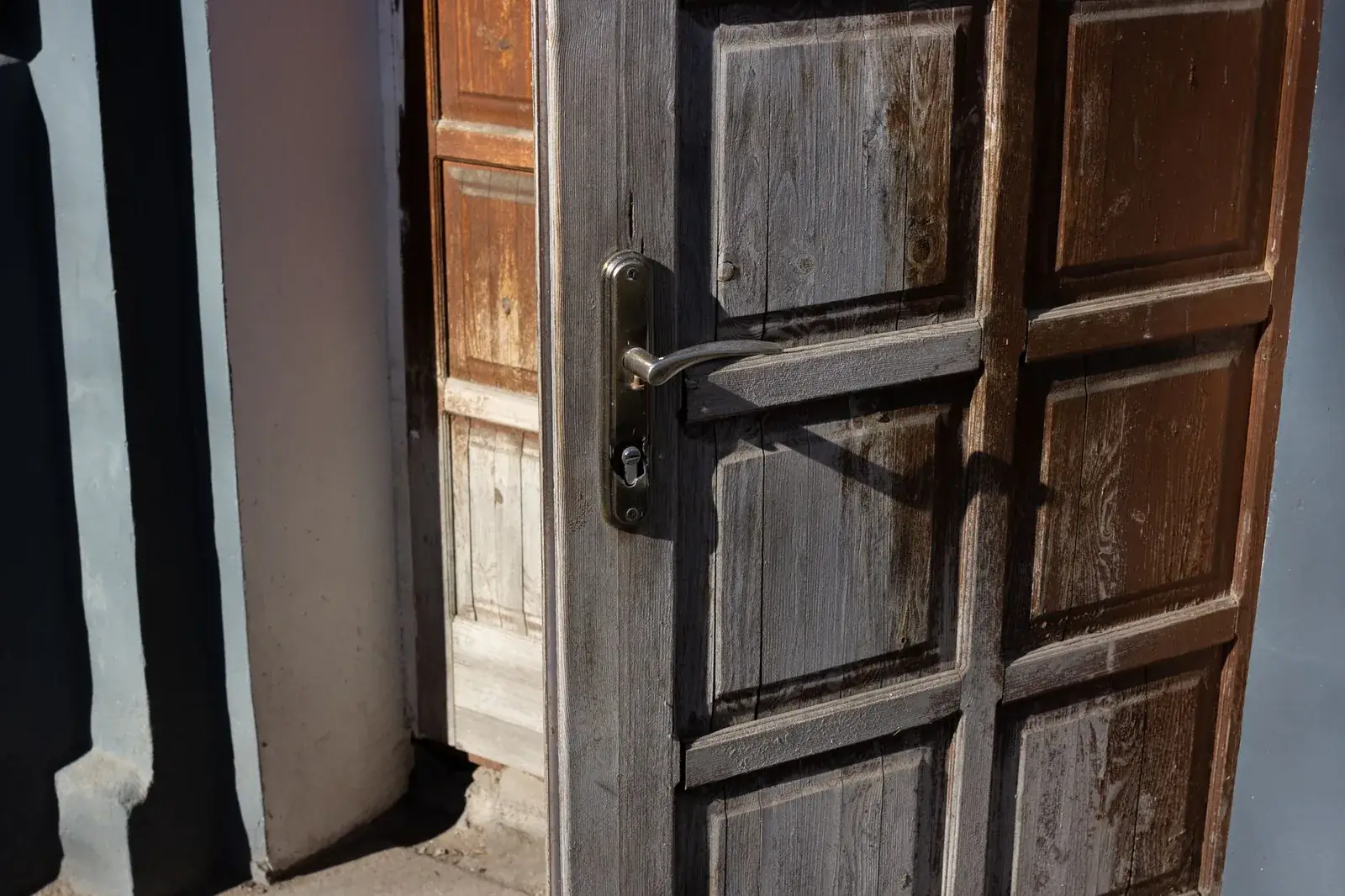 Interior wooden door with hardware