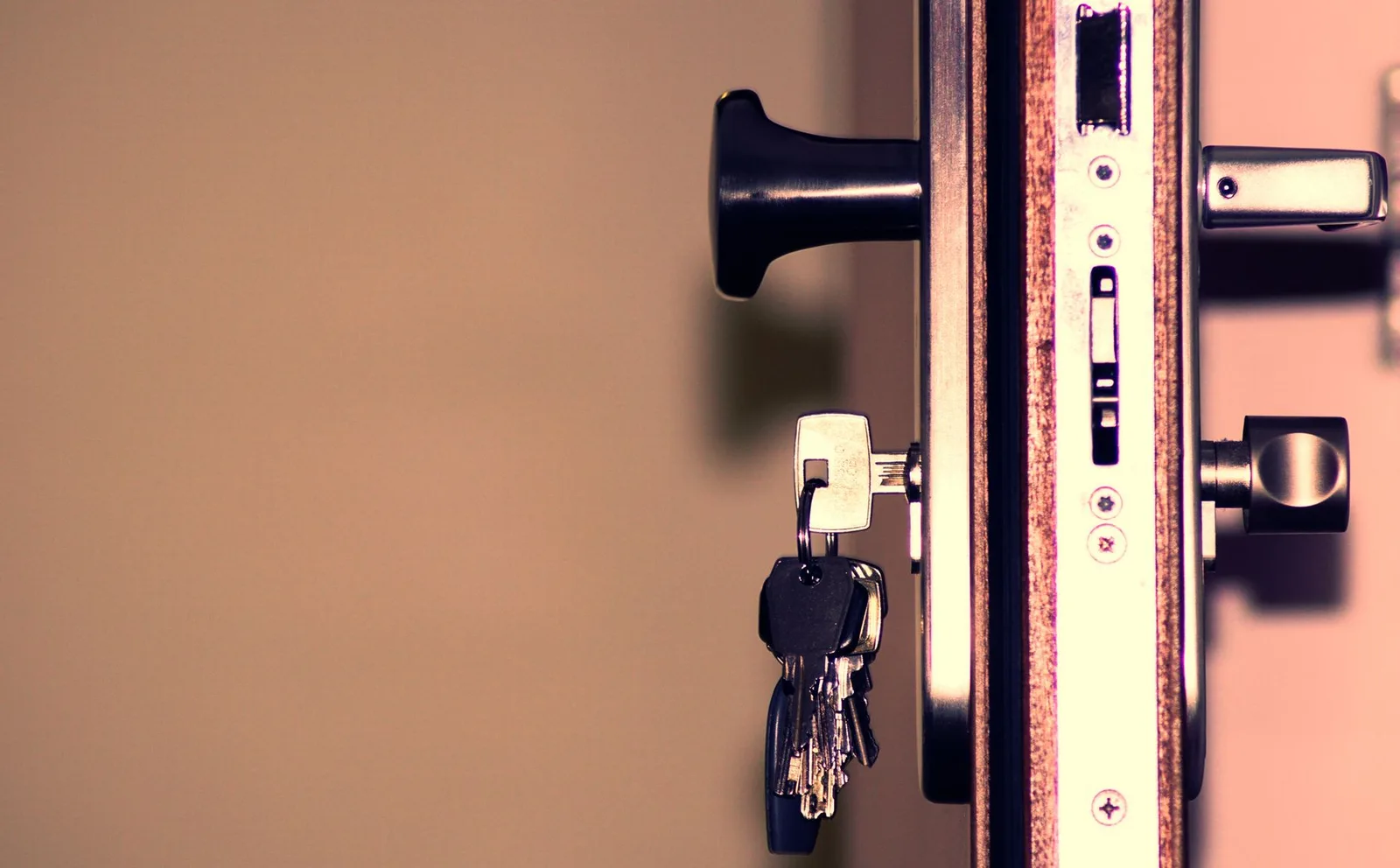 Deadbolt lock in a door edge